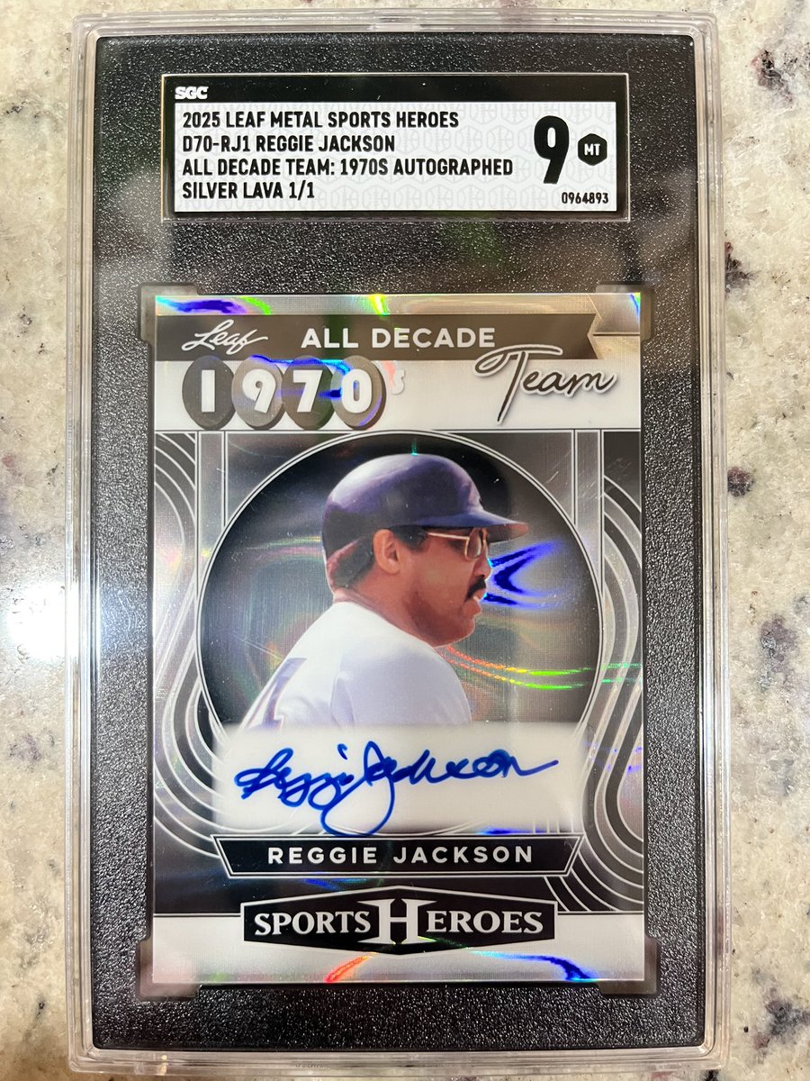 Ddisotto103's tweet photo. Happy 1/1 day @Leaf_Cards https://t.co/wHUyg1WXfL