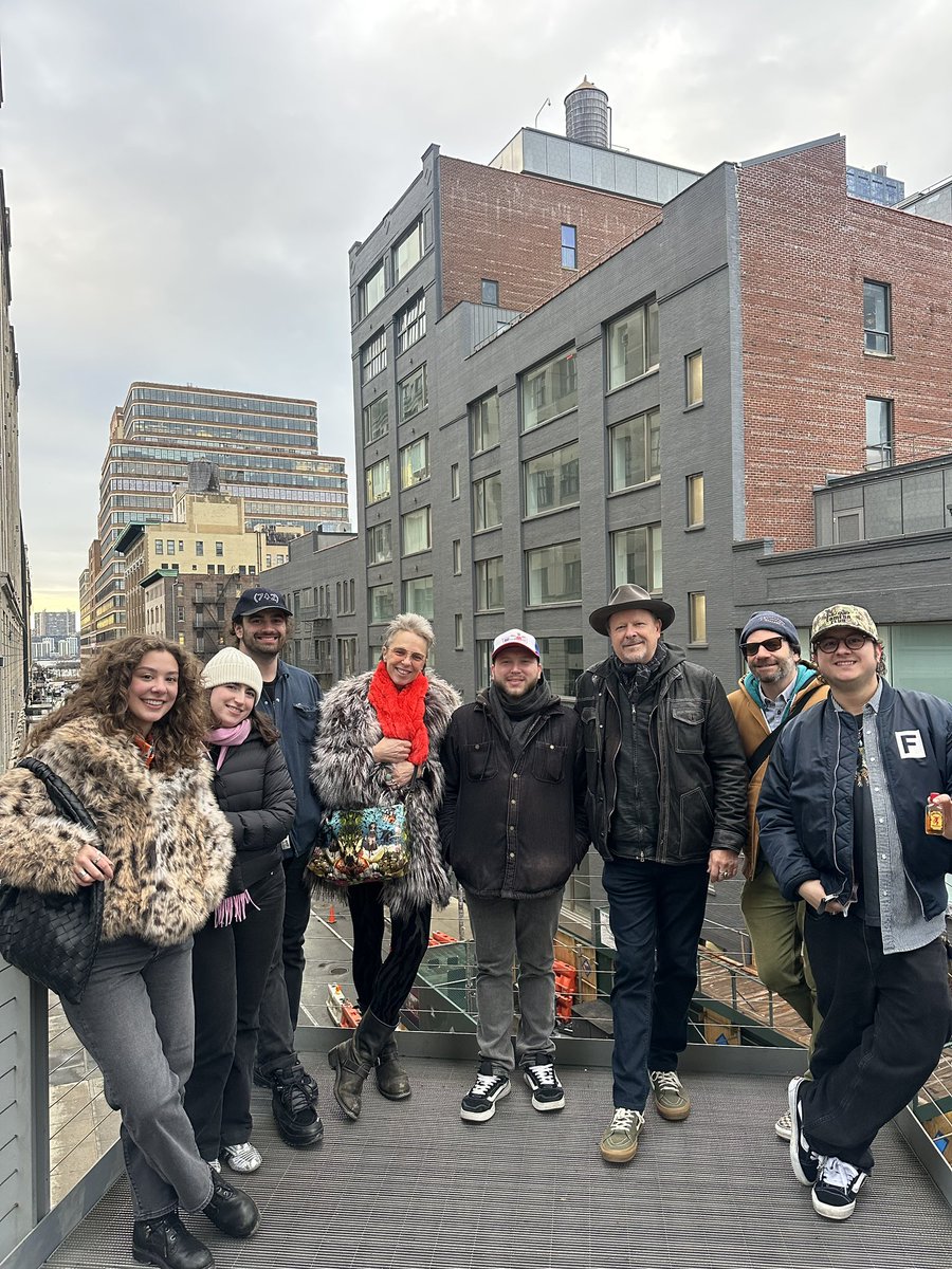 Transparent Clinch Gallery tweet media