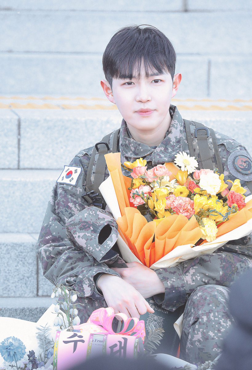 서울의 달 tweet media
