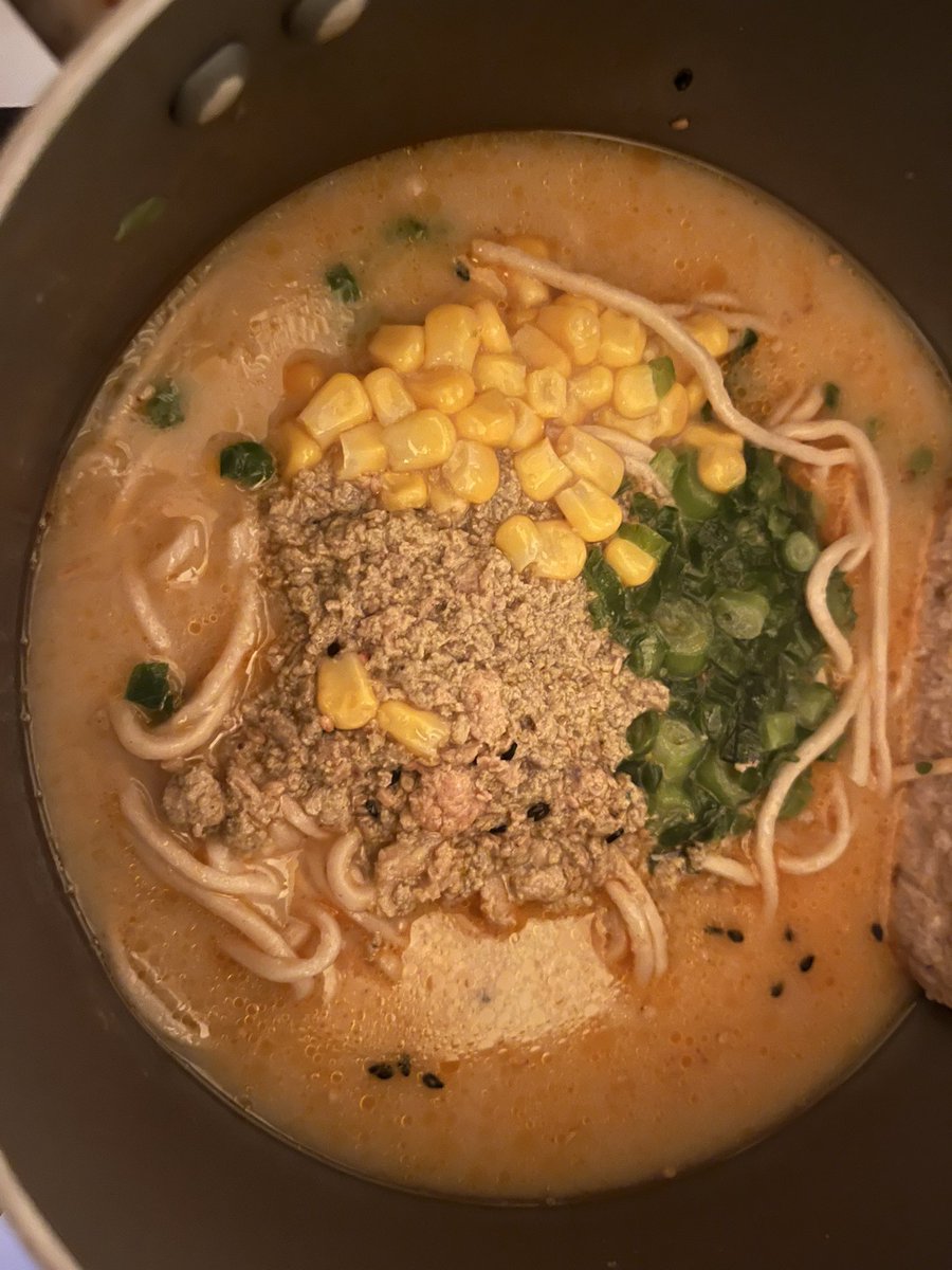 沃尔玛的辣鸡担担面，跟辣没什么关系，跟担担面也没什么关系