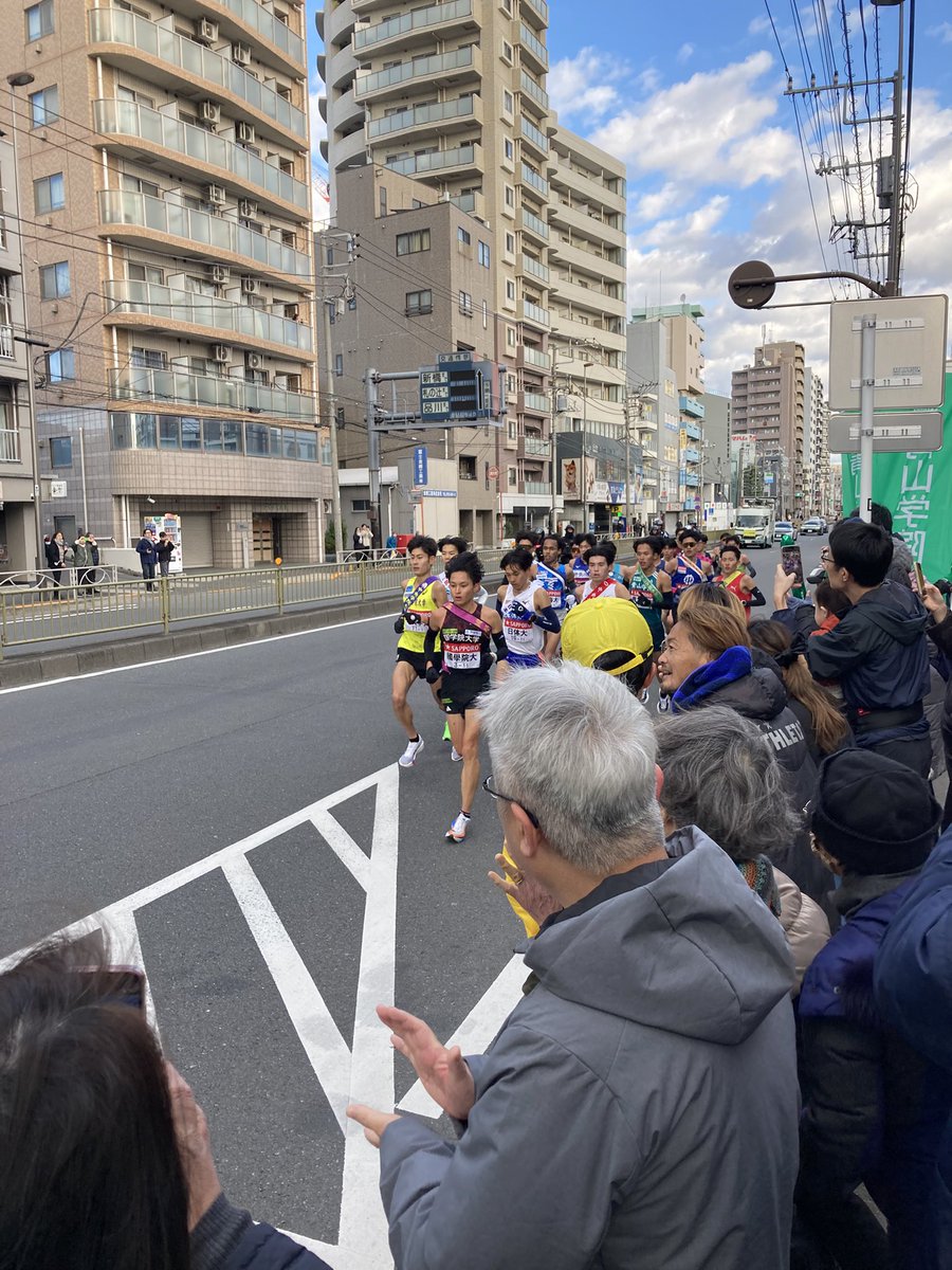 仕事終わらせて、箱根駅伝観戦。
これでやっと正月気分。