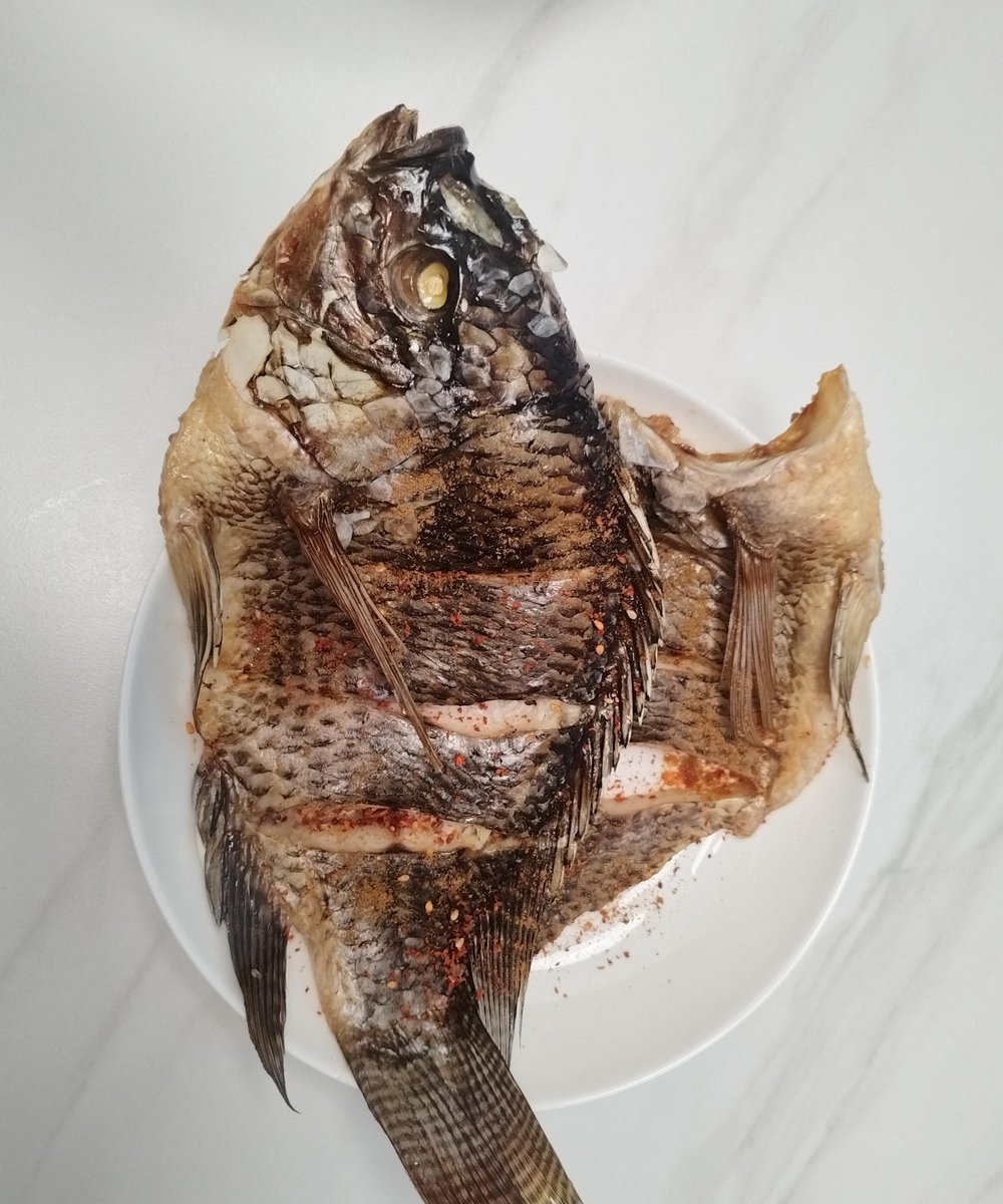 cfdmr108's tweet photo. 今日午餐是香煎龙利鱼+清炒时蔬+杂粮饭，鲜而不腥的鱼肉搭配脆嫩青菜，碳水选了混合杂粮，清爽低负担，吃完活力满格 https://t.co/G2nMlvNV2Z