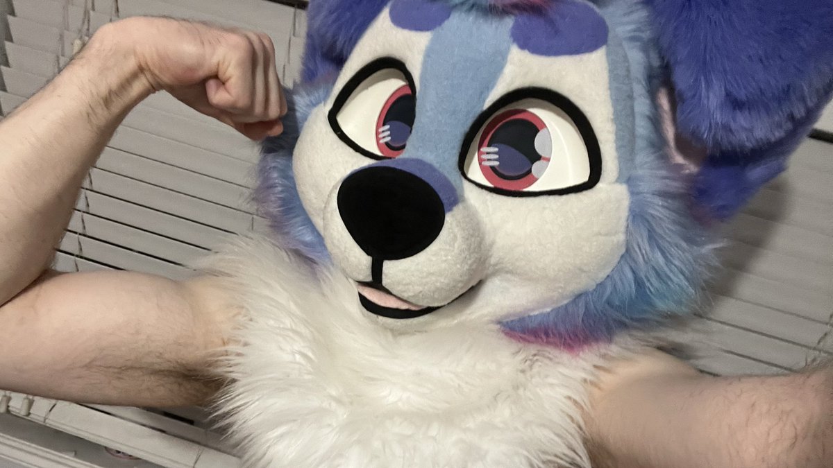 DrunkenMew's tweet photo. Happy new year everyone! 🎉 Hope it brings you joy and good times! 💜

My goals for 2026 is continuing to take time for me. Finish some creative projects. Get back to the gym, and continue to get in shape enough to make a crush swoon 👉👈😅 https://t.co/qyiZ1LZdZq