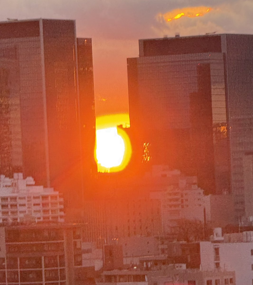 HIGASIDAI's tweet image. 明けましておめでとうございます🌅⛩

昨年も大変お世話になりありがとうございました。

今年も、干支の馬の如く駆け抜けて行きたいと思いますので、皆さんよろしくお願いいたします。

昨日は厚い雲で、初日の出、残念ながら見られませんでしたが、今日は、初日を身体一杯浴びることができました😆…