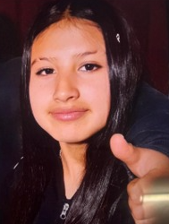 Solange Peumayén González tiene 14 años, desapareció el 31/12/25 en Cutral Co, Neuquén. Es delgada, altura 1,60. Vestía campera negra, remera roja, pantalón corto de jean y zapatillas negras. Se hizo la denuncia. Por favor avisar #Urgente al☎️299-4860368, 101 o 911  

#Neuquen