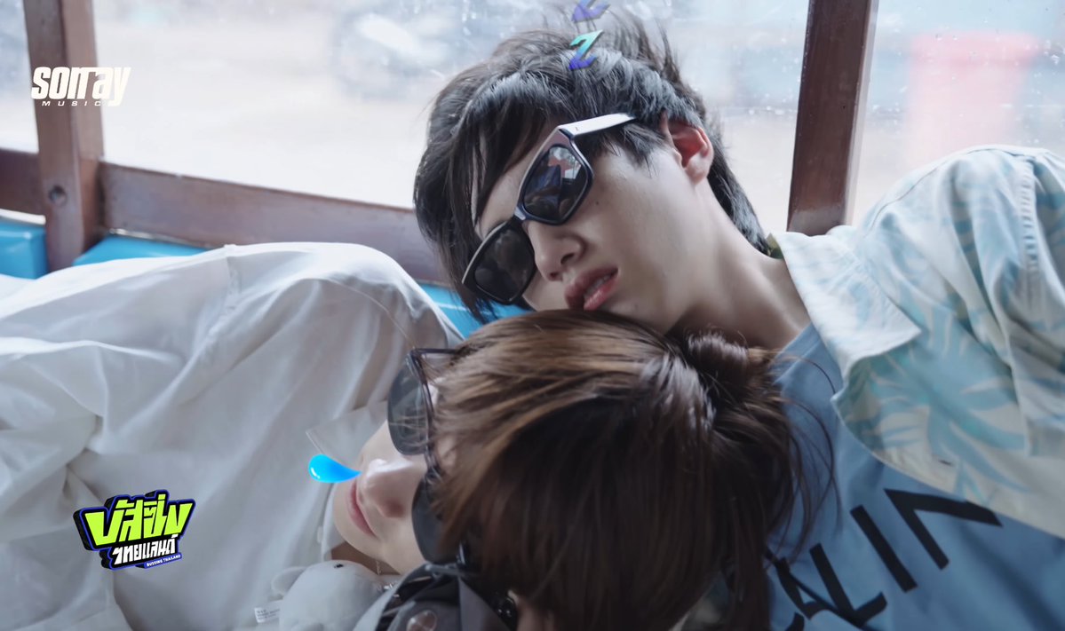 PPhutat05's tweet image. จากตอนเดิมในรูป previously ที่น้องภูดูจะเป็นพาทของEP.3 ซึ่ง ตอนนี้เป็นตอนนกเงือก love story งีบหลับซบอกcelineในตำนาน คิดถึงอะไรๆๆ 🤨