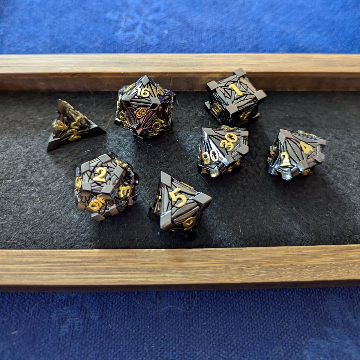 ArmsGeek's tweet image. Had a great time with my (adult) child running a #dnd one-shot for me and my friends. Also got to roll these new dice I got for Christmas.