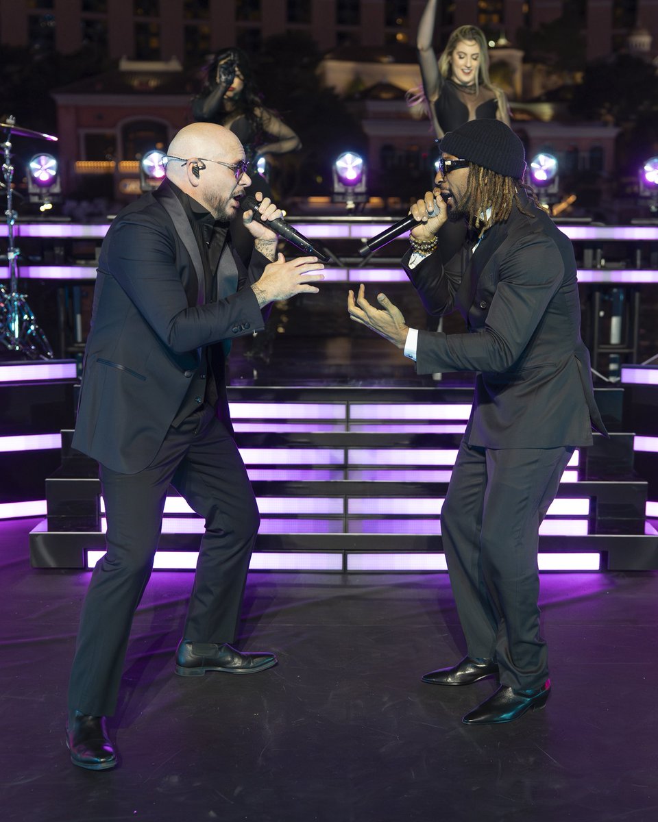 305_world_media's tweet image. 📸 @Pitbull x @filmoremusic x @LilJon x @RockinEve 🎉🥂

#MrWorldwide #Pitbull #NYE #Dale

(Images: @ABC)
