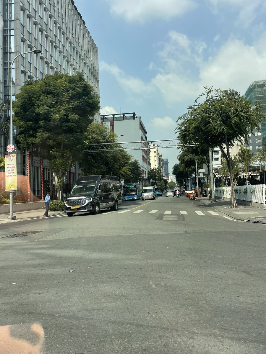 MartinMyers's tweet image. 😂🤪collectors item , we travelled to Kan Toh in the Mekong Delta from HCMC (150 kms ) on new years day , early morning 

- look the only stop with no motorbikes - rare as hens teeth 

- more adventure and wow awaits with Razia Myers❤️🇻🇳🇻🇳#vietnam #travel #NewYearsDay