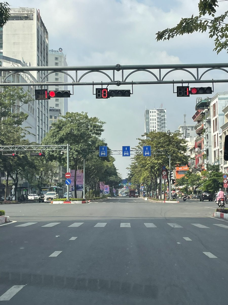 MartinMyers's tweet image. 😂🤪collectors item , we travelled to Kan Toh in the Mekong Delta from HCMC (150 kms ) on new years day , early morning 

- look the only stop with no motorbikes - rare as hens teeth 

- more adventure and wow awaits with Razia Myers❤️🇻🇳🇻🇳#vietnam #travel #NewYearsDay