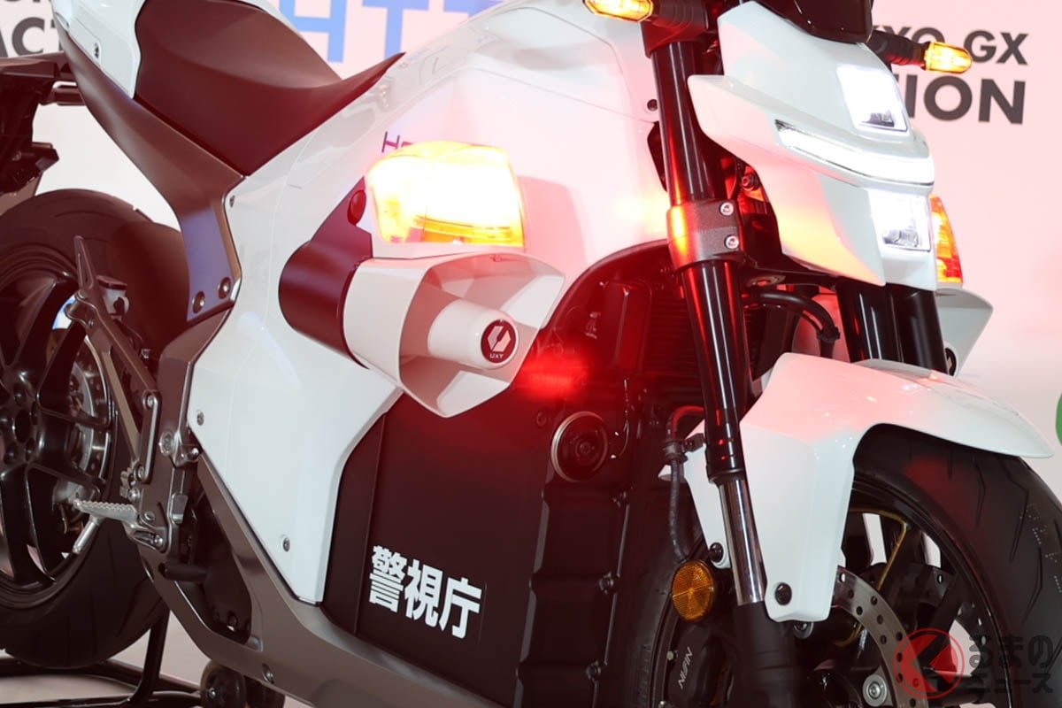 livedoornews's tweet photo. 【お披露目】ホンダ製「"新型"白バイ」箱根駅伝に登場
https://t.co/RV33T7G28w

1区と10区の先導車両としてデビュー。これまでマラソン大会の先導などで使われてきたEVバイクは海外メーカー製で、国内メーカーが製造したモーターサイクルタイプのEV白バイ使用は今回が日本で初めてのケースとなる。 https://t.co/rAfsHQwjla