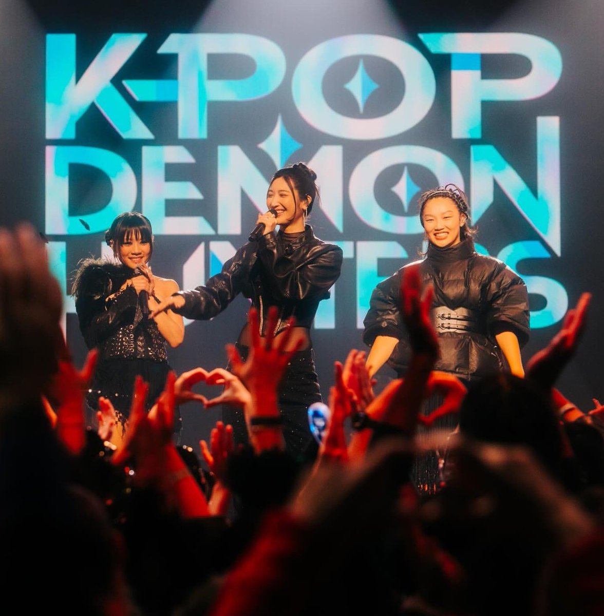 ejaeverse's tweet image. look at their smiles 🥹 we really chose the right girls to love