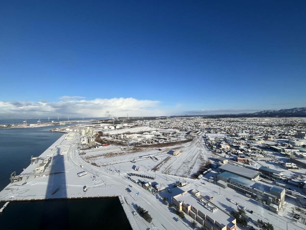 selion_akitakou's tweet image. 2026年1月2日🎍
本日の秋田です。白と青の世界が綺麗です。