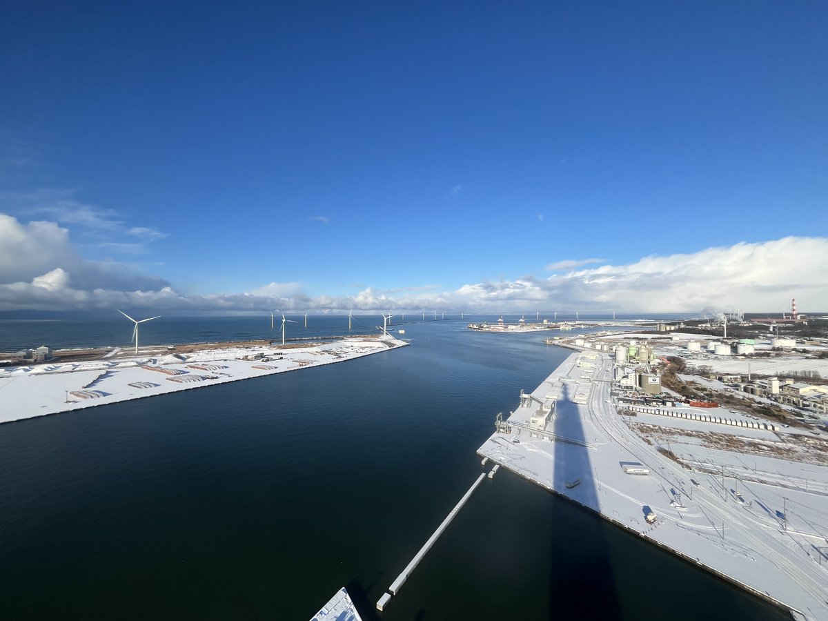 selion_akitakou's tweet image. 2026年1月2日🎍
本日の秋田です。白と青の世界が綺麗です。