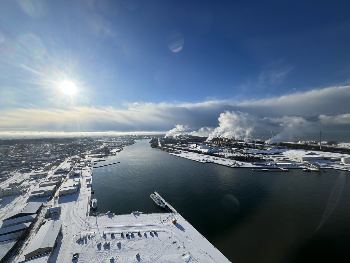 selion_akitakou's tweet image. 2026年1月2日🎍
本日の秋田です。白と青の世界が綺麗です。