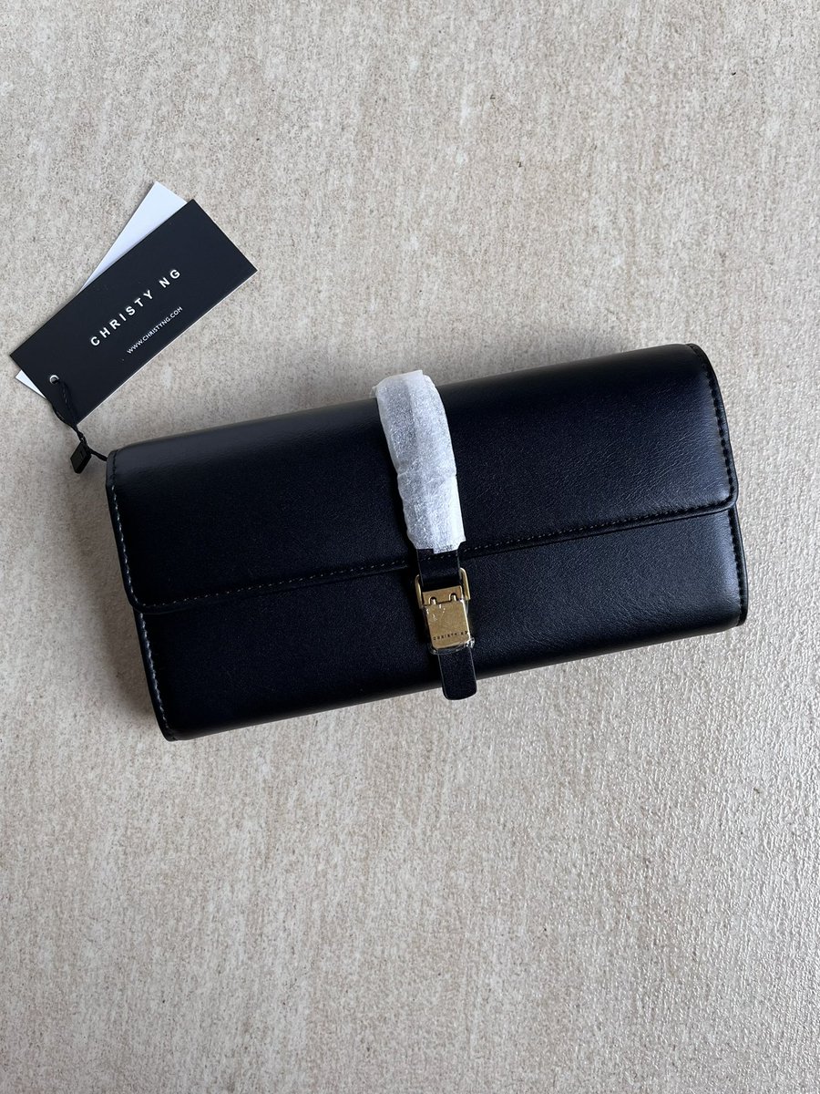 cerlyqueen's tweet photo. preloved dompet christy ng good condi (masih mulus, belum dipake), only 500k 

✅ pricetag, original box, paperbag 
📍Jakarta https://t.co/oe42rYzgID