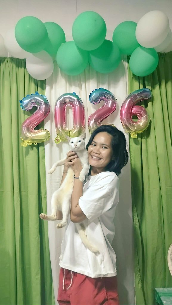mrfhlgl's tweet photo. happy new year from our litol pawmily 💚🤍🐕🐈 https://t.co/3Q5vQeQAXA