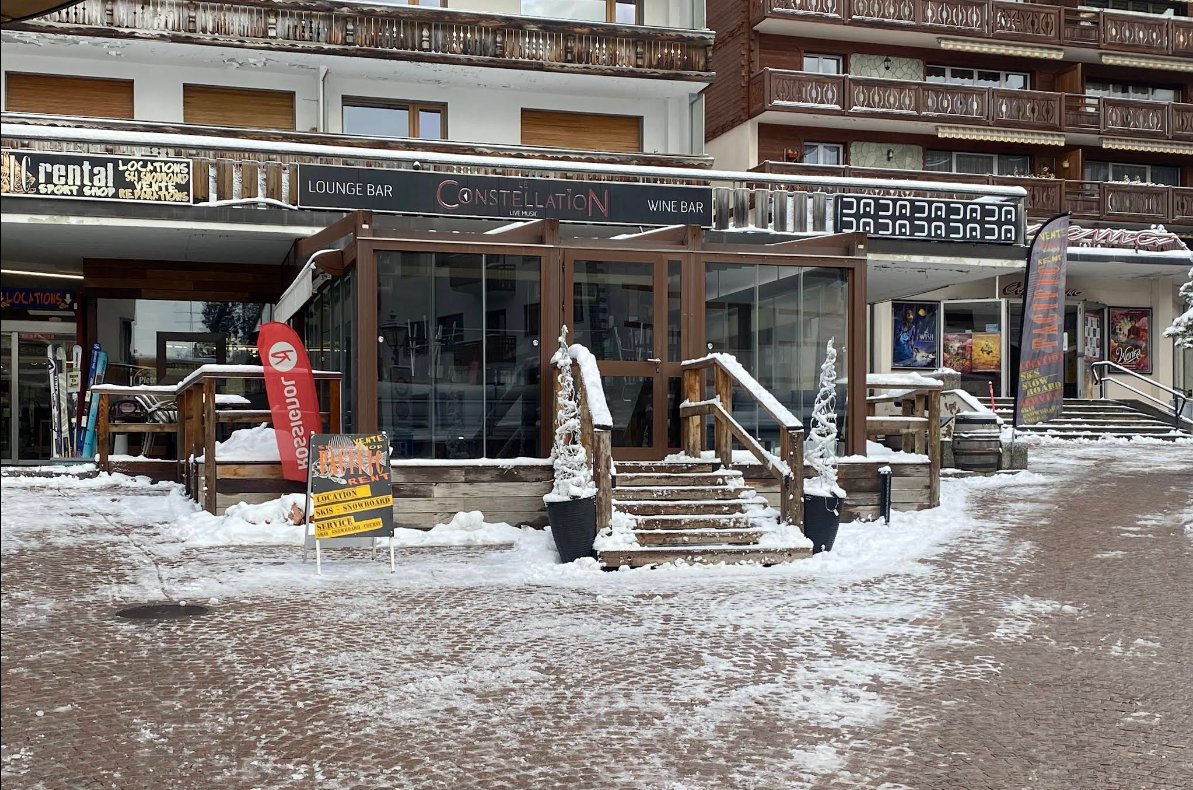 DrHimmelPimmel's tweet photo. Horror in Switzerland. 🇨🇭 "Le Constellation" club in Crans-Montana turned into a trap within seconds. Cause: Sparklers ignited the ceiling. Toll: ~40 dead, 115+ injured.

Devastating start to 2026. Thoughts are with the victims. 🕯️ #CransMontana #ClubFire #Switzerland https://t.co/tw1pqfvZXx