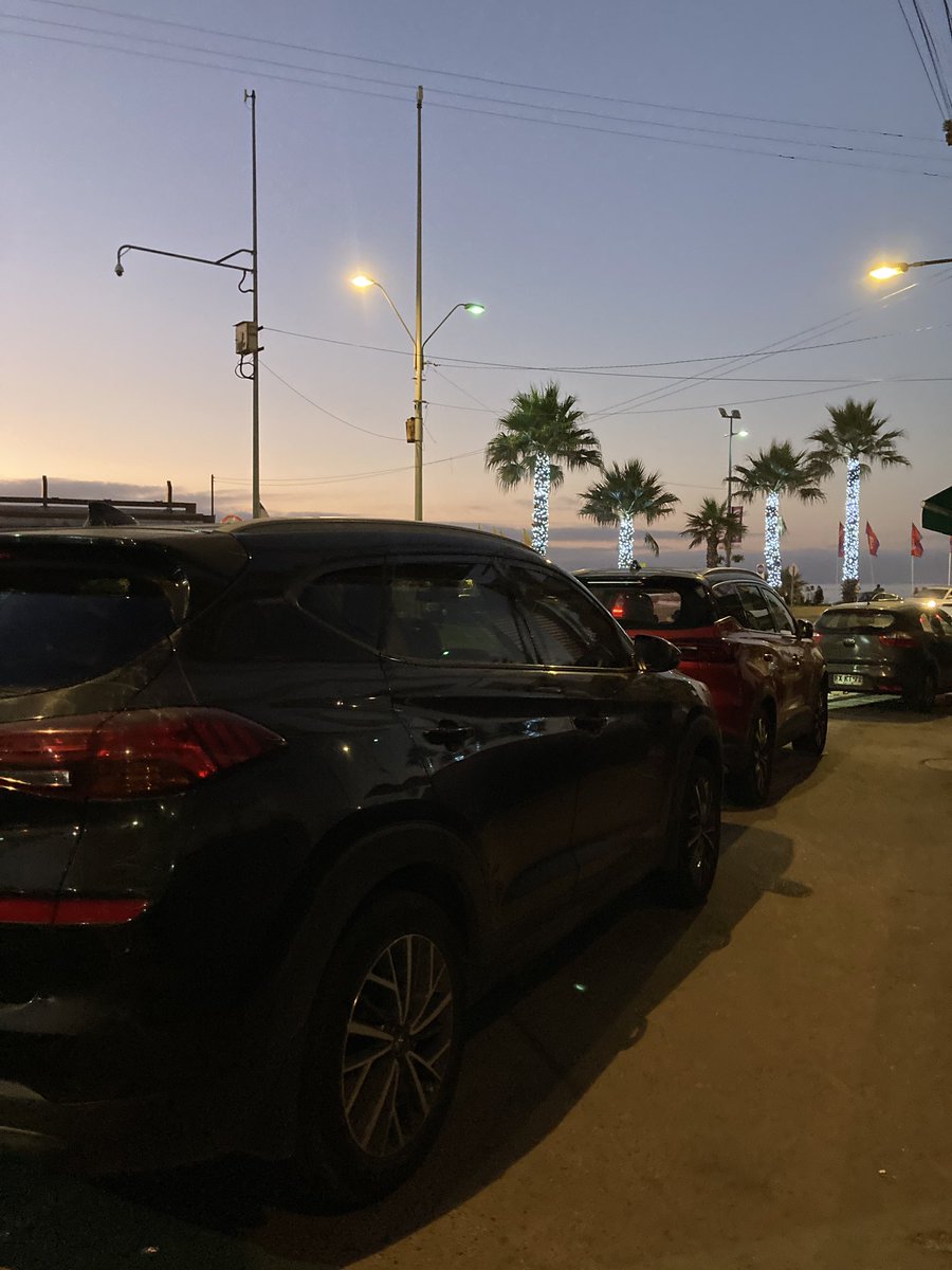 mirkovlahovic's tweet photo. Qué pasa que @MacaRipa y su equipo del #municipiodecuidados @vinadelmar no hacen la pega y permiten el descontrol de automovilistas en #reñaca? cc @vinadenuncia @Carabdechile #ciudadessostenibles https://t.co/B1rMmf4l7p