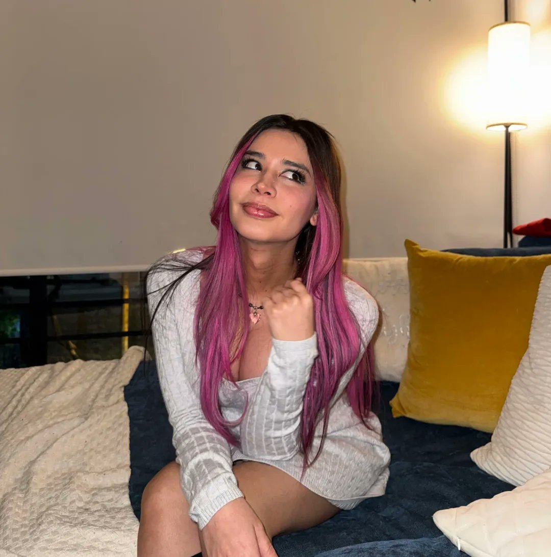 CrystalMolly Updates tweet media