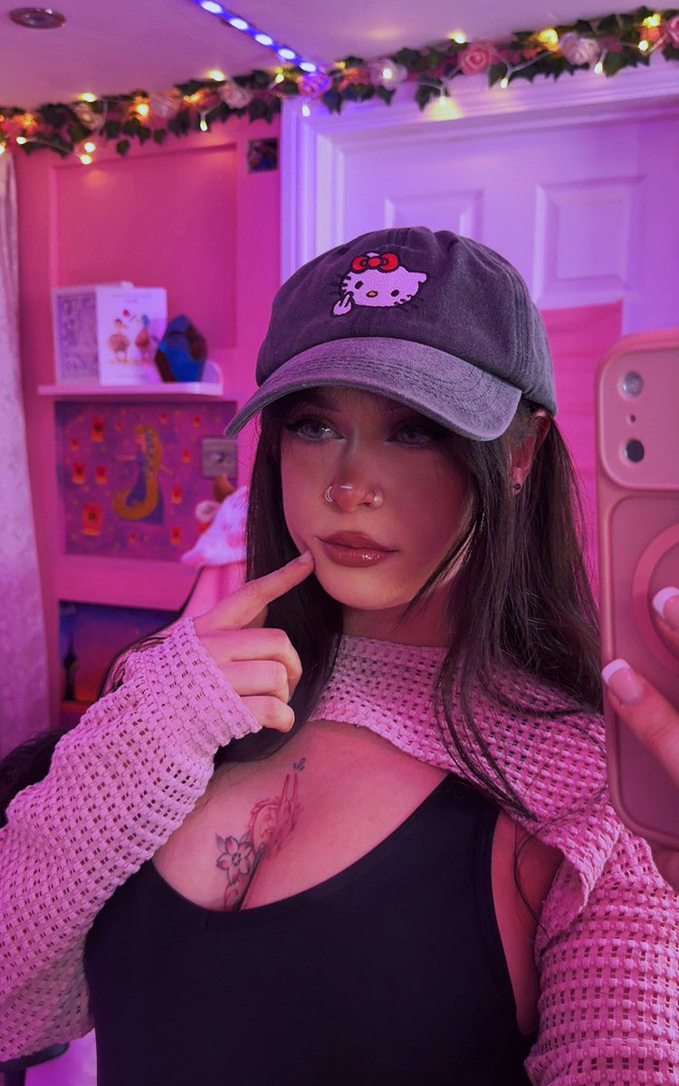 AthenaAryn's tweet image. Will 2026 be nice to me