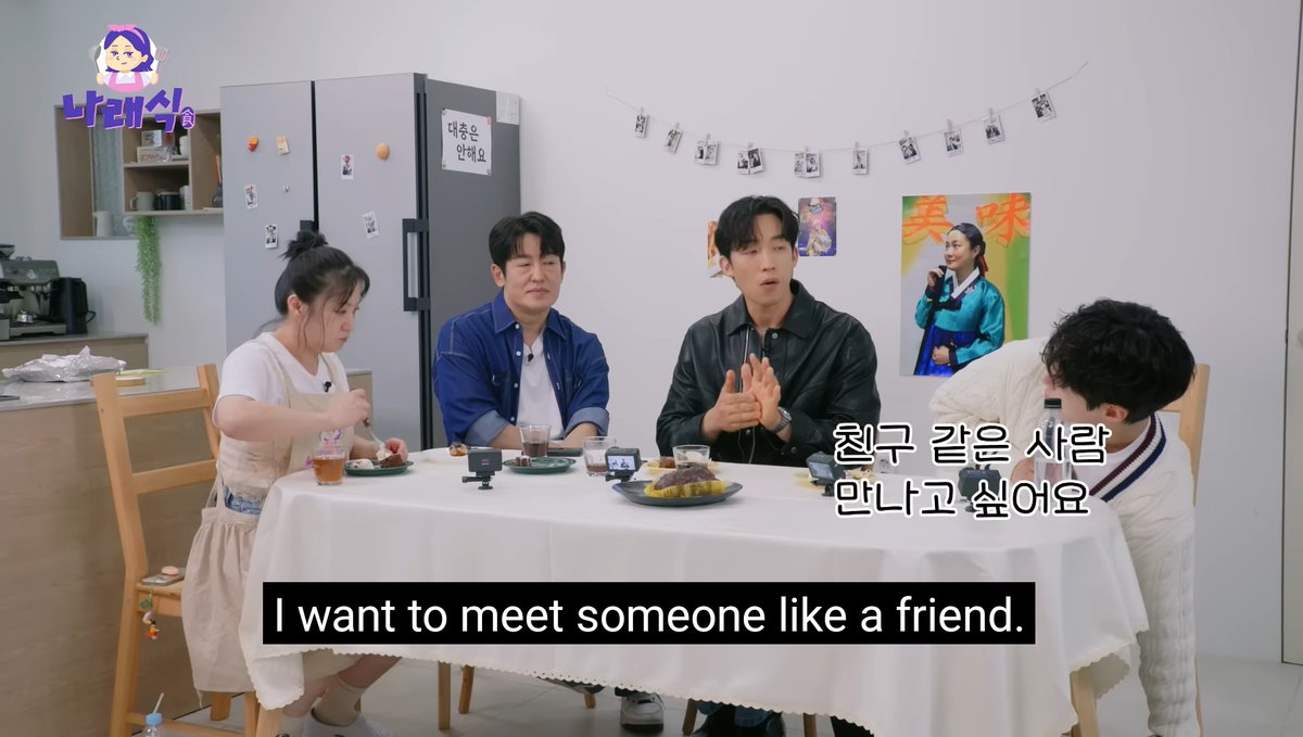 sword061693's tweet photo. Time to rewind...straight from the horse's mouth...

#ParkBoGum's Ideal Type:

'I want to meet someone like a friend...

'and someone good to the family,'

'someone who is good at one's work and loves it,'

'someone with a lot of love inside.' https://t.co/G9JjLt5hwO