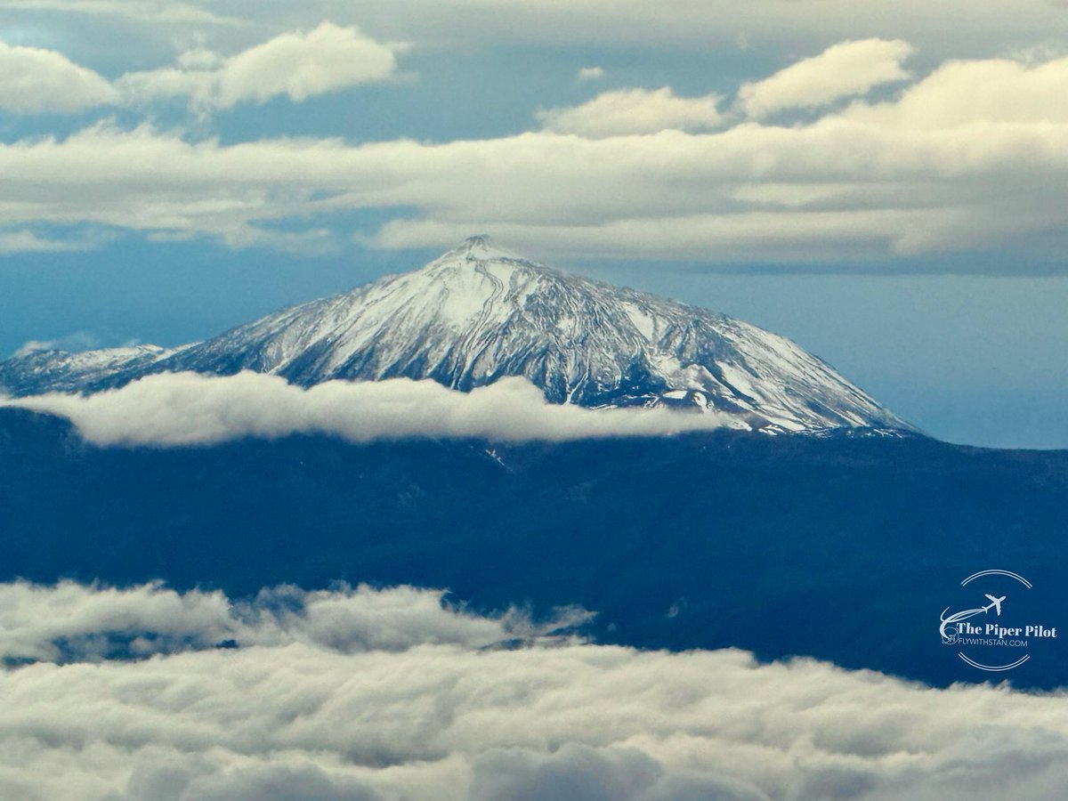 We got some fresh snow today 😁🏔️❄️😊🙏🏻 #teide #tenerife #borrascafrancis #weather #meteo #canaries
