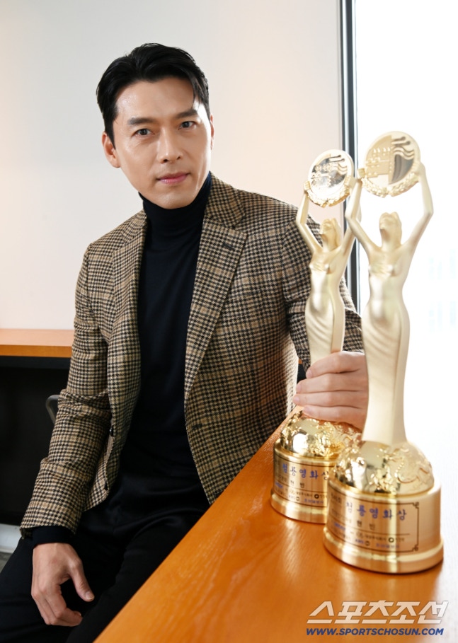 82sloves's tweet image. "After the ceremony, my wife had an afterparty with NOC Team &amp;amp; I was with Harbin team, we couldn't talk much on the night of the awards, but we congratulated each other the next morning when we woke up. We were happy&amp;amp;honored to have created a first in BDA history” -Hb 

#Binjin🥹