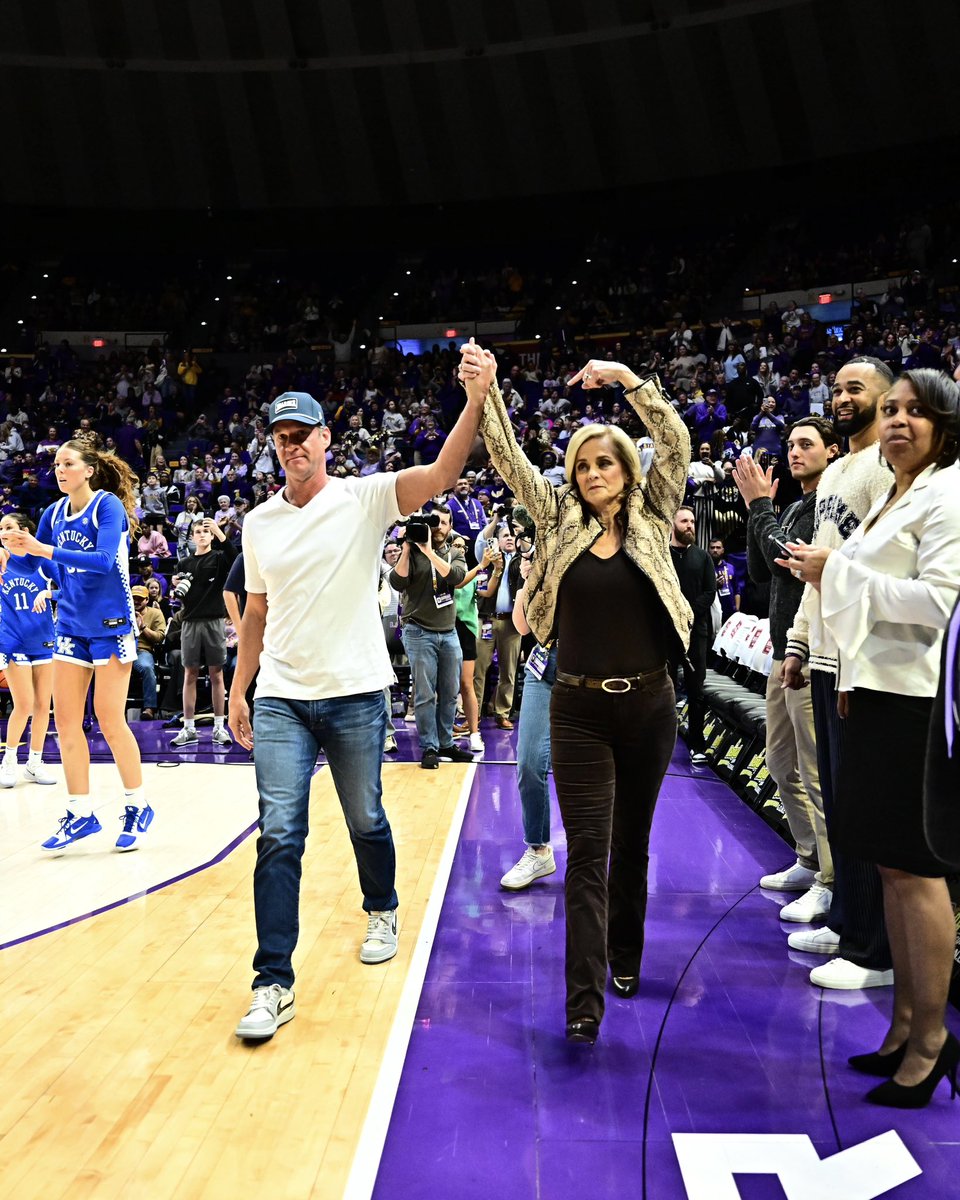 LSUwbkb's tweet image. Iconic Duo 🔥

@KimMulkey x @Lane_Kiffin