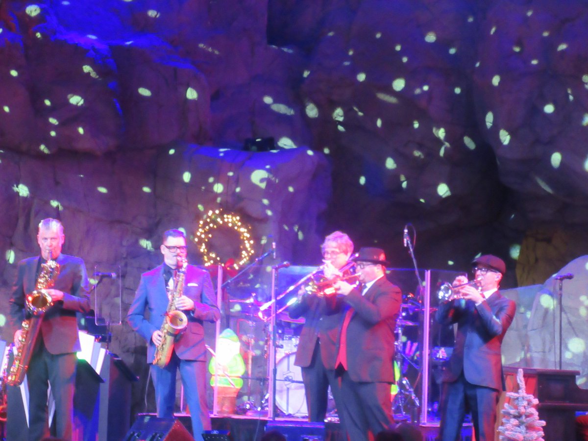QOTDCT's tweet image. #RecentlyInCT / #RecentConcertsInCT:
Big Bad Voodoo Daddy at @MoheganSun's #WolfDen, 12/20/2025,
the group's second night of two in a row there