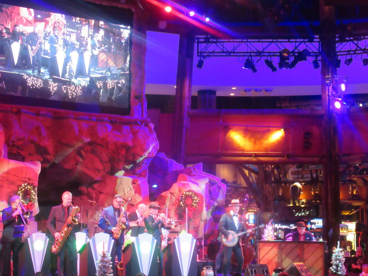 QOTDCT's tweet image. #RecentlyInCT / #RecentConcertsInCT:
Big Bad Voodoo Daddy at @MoheganSun's #WolfDen, 12/20/2025,
the group's second night of two in a row there