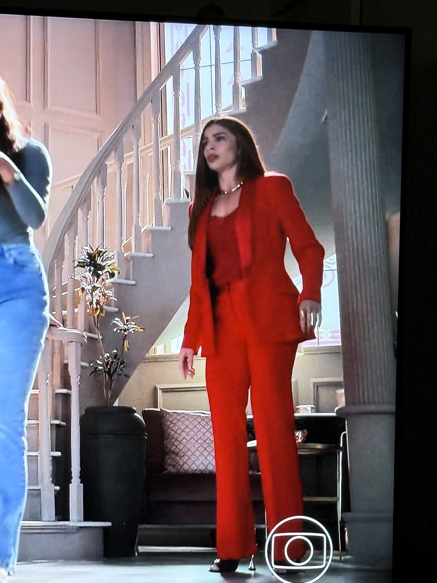 dadacoelho's tweet image. Arminda e eu tamo aproveitando a merma  promoção.

Valeu muito, Grazi Massafera rs 

#trêsgraças