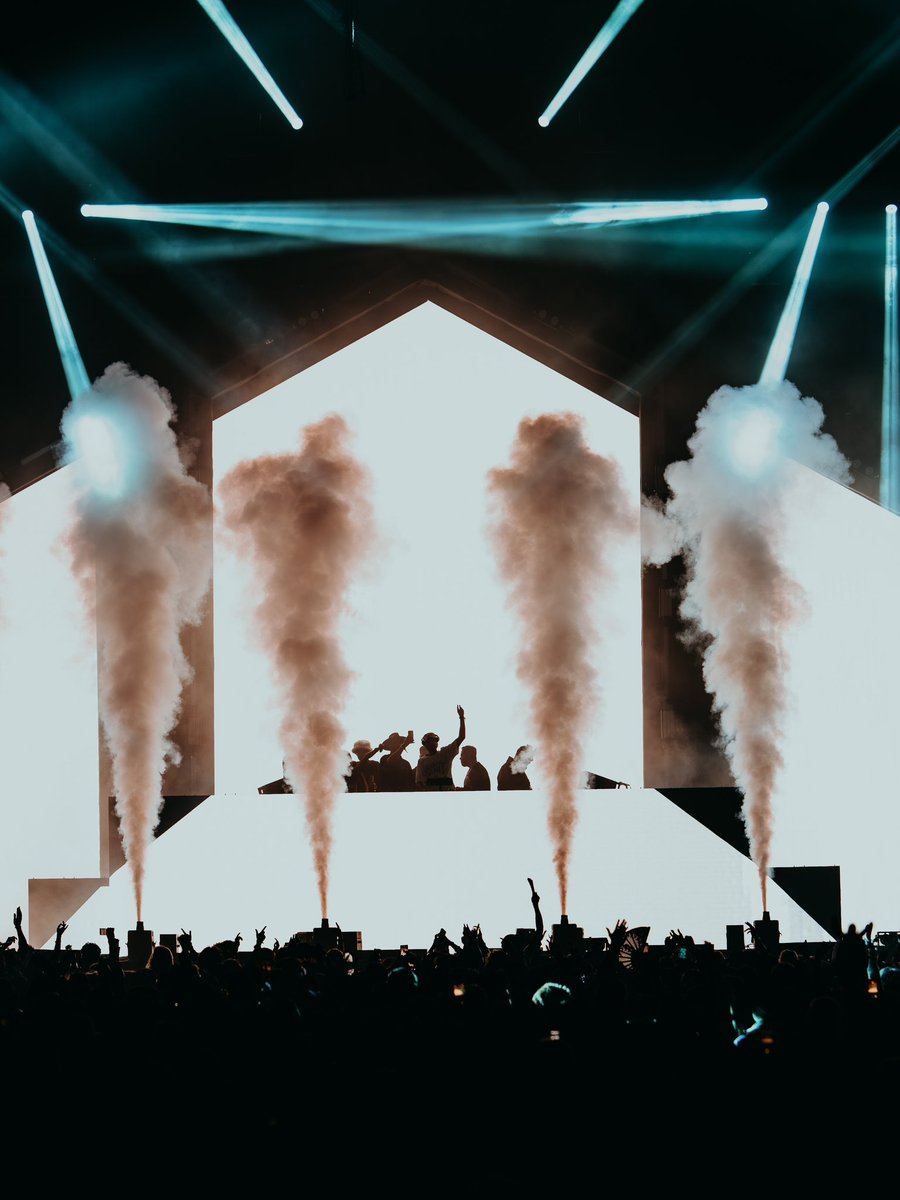 DecadenceAZ's tweet photo. Odd Mob wrapped the Royal Ballroom in pure groove last night at Decadence 💫🎶 https://t.co/MI0Vg4Nf2M