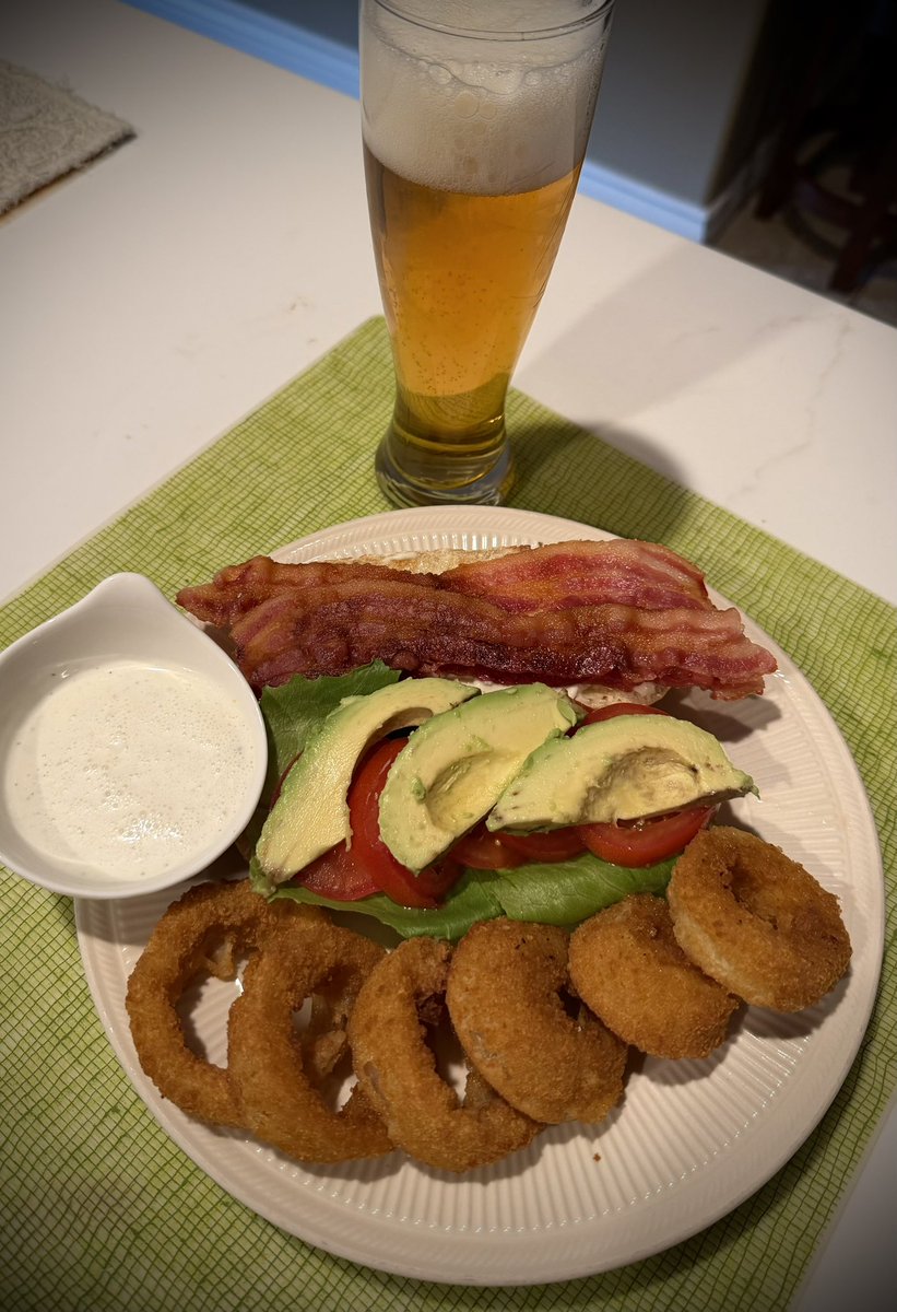 mlzema's tweet photo. #TwitterSupperClub
Bacon, Lettuce, Tomato & Avocado Sandwich on a French Roll
Onion Rings & Ranch Dip
Modelo Beer
#BLT #BLTA https://t.co/oNfxvKbmcm