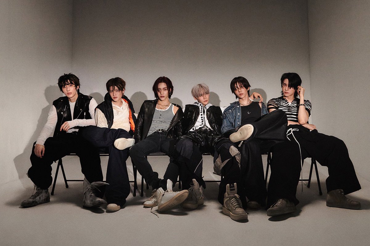 RIIZE_official's tweet photo. 라이즈, 2026년 힘찬 새해 맞이 “뭐든지 즐길 준비 완료” [일문일답]
“모두가 인정하는, 큰 무대에 어울리는 그룹이 될 것” 명반·명공연 각오
“사람들 기억에 오래 남는 무대 만들자” 한마음으로 연말 장식

https://t.co/xxW3Pf7MCz

#RIIZE #라이즈
#RISEandREALIZE https://t.co/0FYr0kQNc4