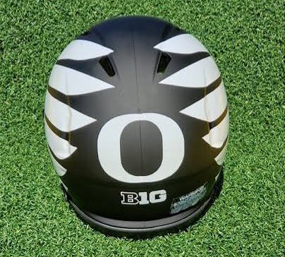 Bone_Jumper's tweet photo. @CFBONFOX @IndianaFootball @oregonfootball sucks putty balls, after all, they wear a big zero on the back of their helmets! 
Go #Hoosiers, 
#OregonFootball can suck their 🦆! 
#NeverDaunted  #CFBPlayoff https://t.co/F0QPcK4fd1