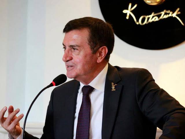 ▪️Osman Pamukoğlu:

"Ülkemizi yakacaklarmış, yıkacaklarmış, böleceklermiş. Kaygılanmayın! 

Hepsini gömecek kadar toprağımız var."