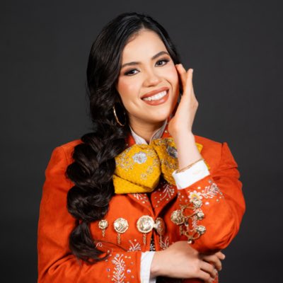 SilviaZepedaMx's tweet photo. Bienvenido 2026, ya estamos preparando varias sorpresas para este año! 😍 Mucha música en camino!! Bendiciones para todos en este inicio de año!  🧡 #NuevaFotoDePerfil https://t.co/WPBYJaoXIE