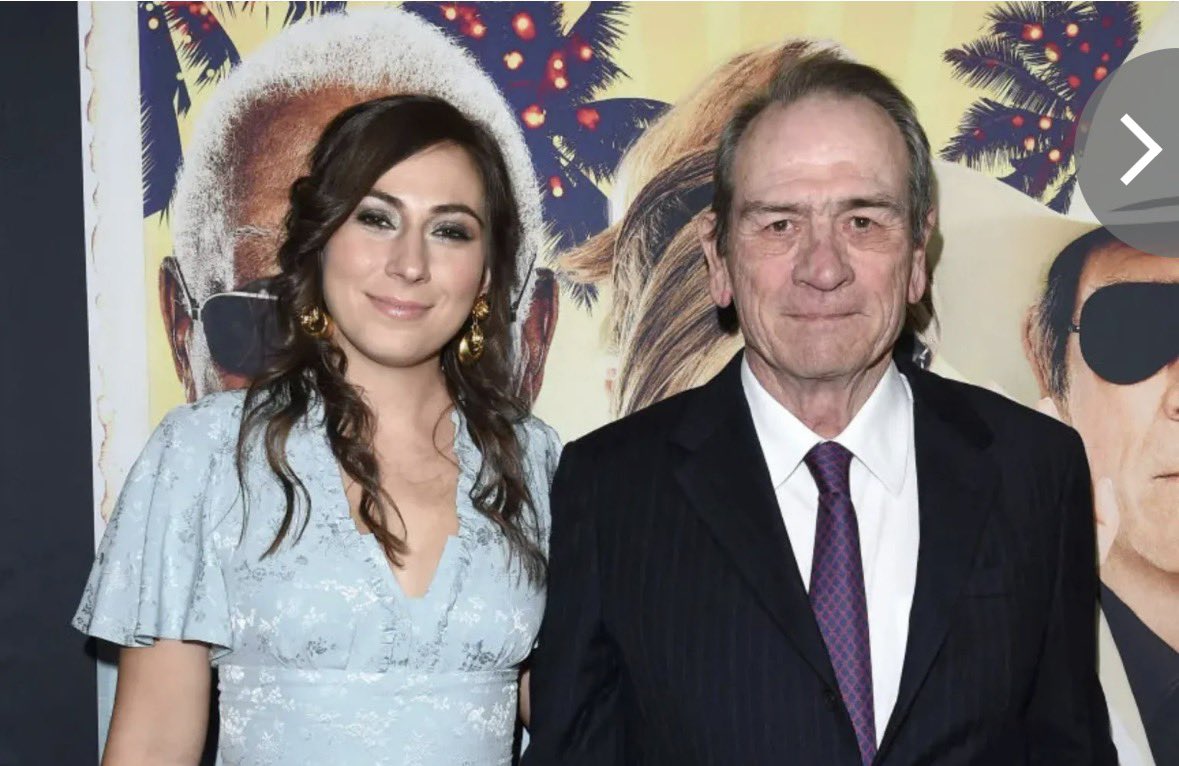 #BREAKINGNEWS
Trovata morta in un hotel di San Francisco Victoria Jones, figlia dell’attore Tommy Lee Jones. Aveva 34 anni.

Secondo le prime informazioni diffuse dai media statunitensi, i soccorsi sono intervenuti nelle prime ore del mattino, ma la donna è stata dichiarata morta