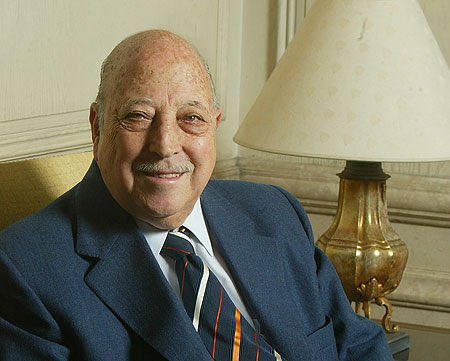 Julio Martínez Prádanos falleció en Santiago el 2 de enero de 2008.