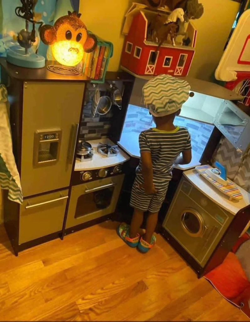 this why ion eat out of everybody kitchen