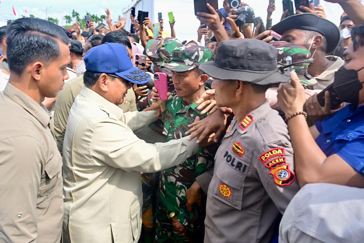 realisasi  Pembangunan rumah hunian , <a href="/prabowo/">Prabowo Subianto</a> mengecek langsung 600 unit pertama dari 15.000 di Aceh Tamiang, Kamis 1 Januari 2026
<a href="/YandriSusanto/">Yandri Susanto</a>
<a href="/ArizaPatria/">Ariza Patria</a>
#NegaraHadir
#RumahHunian
#KemendesaPDT
#LangkahKongkritPemerintahTanganiBencana