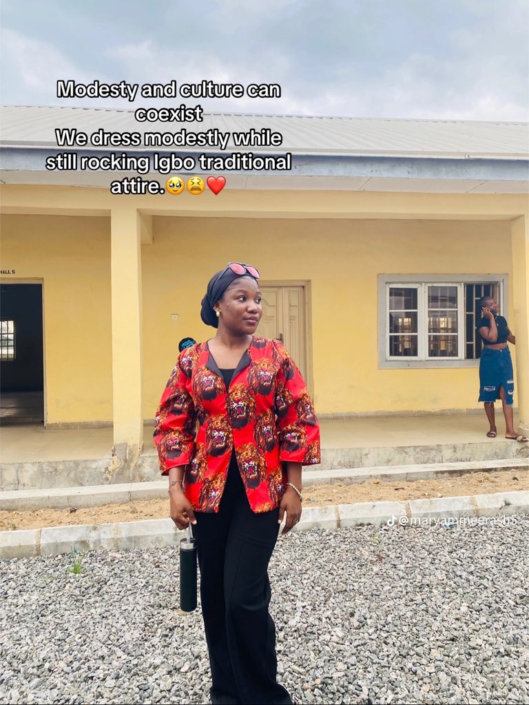 Ayoola770134's tweet image. Im meesrah
I’m igbo
Im a Muslim
Islam is ready to stay in Ibo land 
Where are my fellow Igbo Muslim