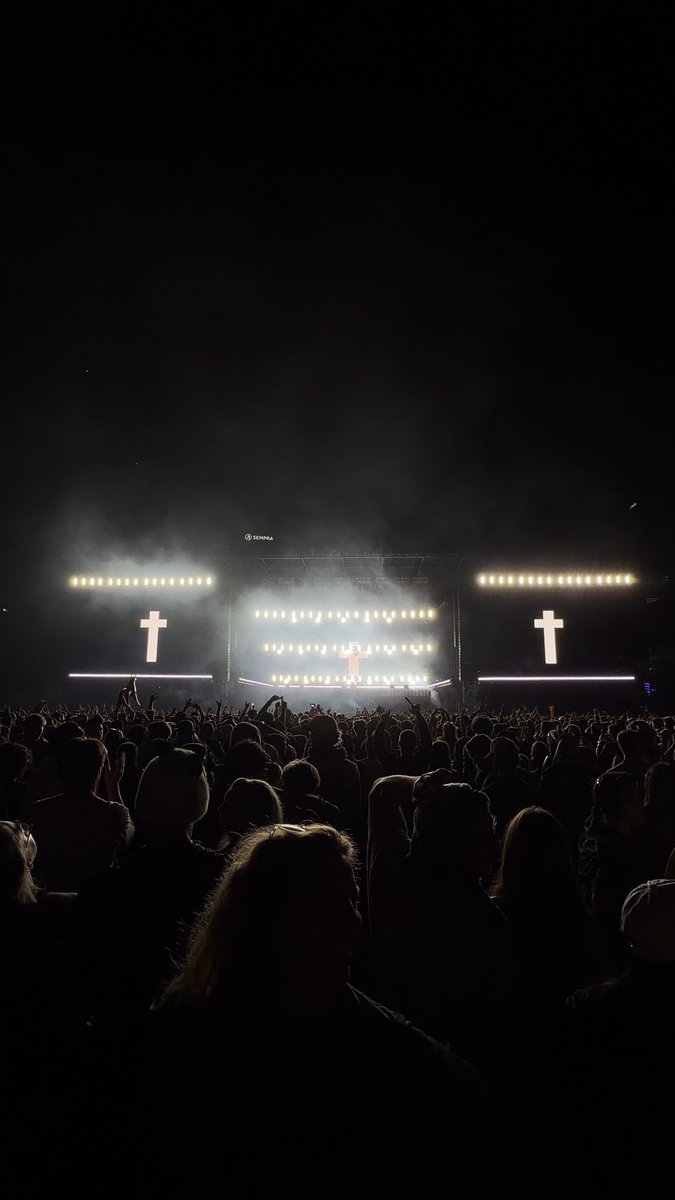 dancingastro's tweet image. Skrillex x Four Tet into a Justice DJ set to close Proper exceeded all expectations

Idk if I’ll have a better 2.5 hours in 2026