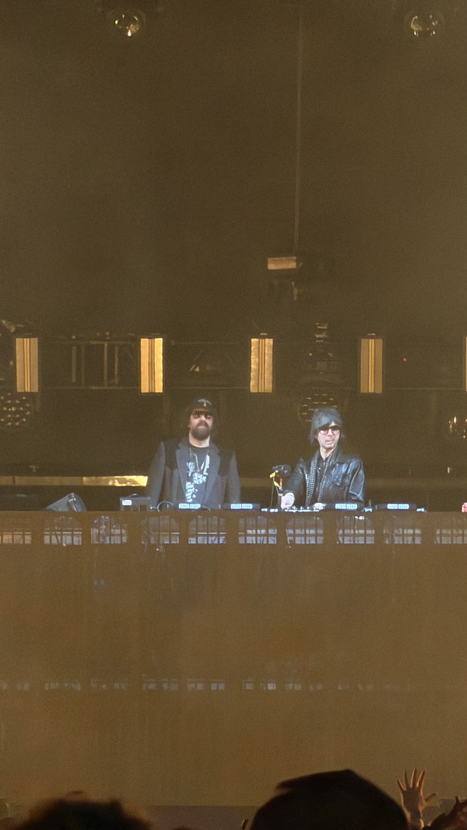 dancingastro's tweet image. Skrillex x Four Tet into a Justice DJ set to close Proper exceeded all expectations

Idk if I’ll have a better 2.5 hours in 2026