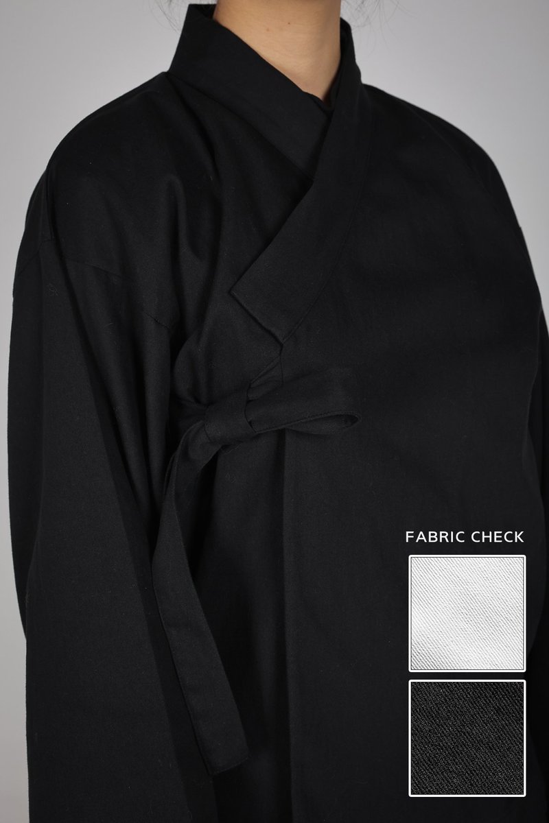 구김은 덜고, 손질은 쉽게! ✨
면&amp;폴리 혼방 소재로 기계 세탁에도 부담 없는 담유 저고리에요!

단단한 핏에 배래는 또 왜 이렇게 귀엽죠…🥹
어떤 하의에도 무난하게 찰떡 👀

🔗제품 구경하러 가기: smartstore.naver.com/dareawon/produ…