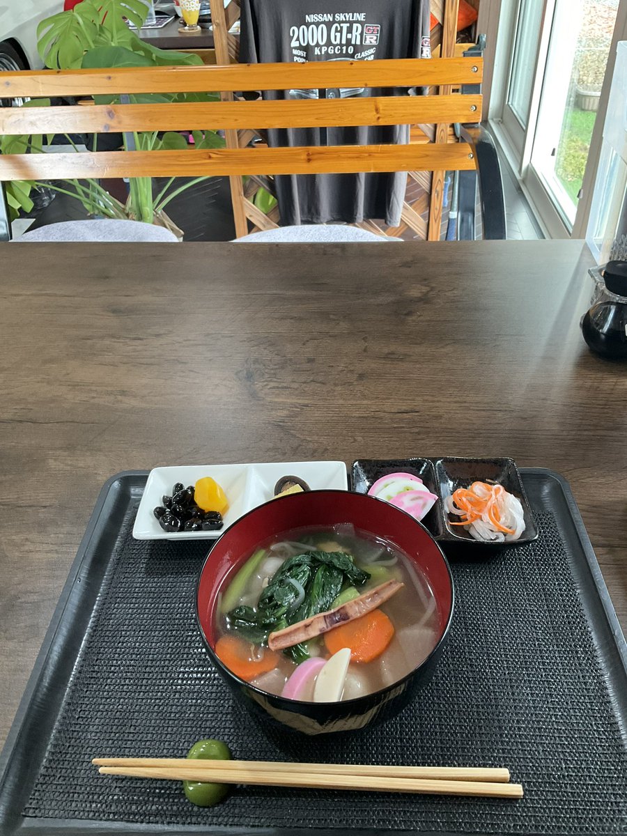 yaku_sai_sea's tweet photo. タイムリバースさんの『お雑煮おせちセット』
こちらをいただくと『🎍お正月🎍』ってなります!
そしてとっても美味しいのです😋
…車で来て良かったぁε=( ̄。 ̄;)
#TIMEREVERSE
#タイムリバース https://t.co/Ms116VB5A3