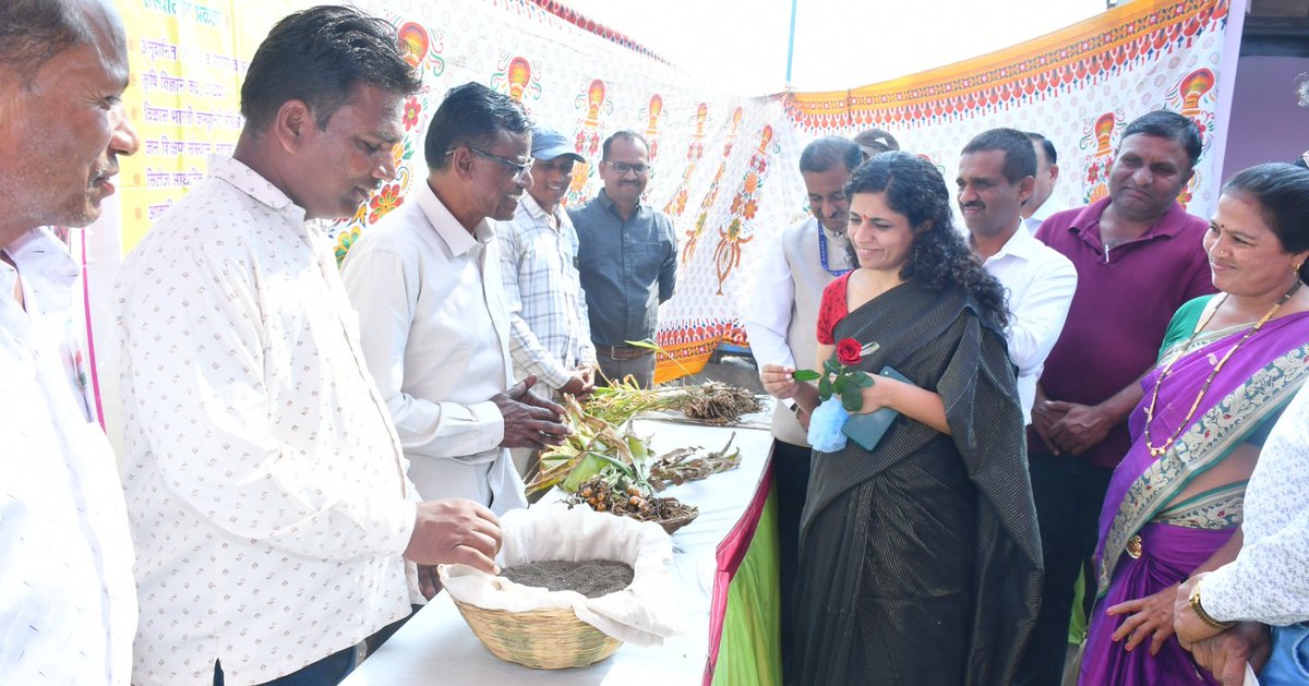 DC_Nandurbar's tweet image. नंदुरबार जिल्ह्यातील पहिला सोयाबीन प्रक्रिया उद्योग मौजे श्रावणी, ता. नवापूर येथे महिला बचत गटाच्या माध्यमातून कार्यान्वित झाला. नाबार्ड पुरस्कृत या उद्योगाचे उद्घाटन मा. जिल्हाधिकारी डॉ. मित्ताली सेठी यांच्या हस्ते करण्यात आले. 

#SoybeanProcessing #WomenEmpowerment #NABARD