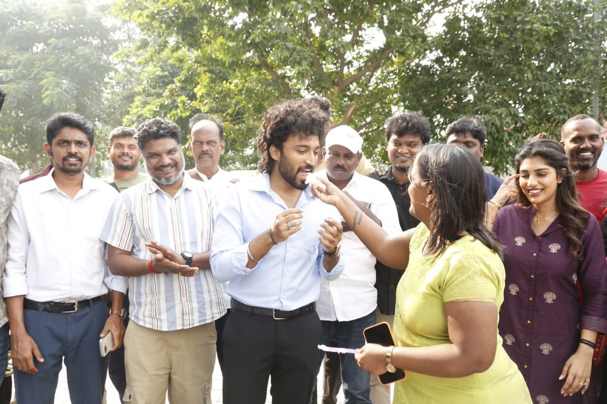 rameshlaus's tweet photo. Bigg Boss @RVikraman’ movie filming got wrapped up ❤️Directed by Preeti Karikalan 🔥

@Sridhar_DOP @ajesh_ashok #GoldenGateStudios  #PreethiKarikalan @SureshChandraa @AbdulNassarOffl @DoneChannel1 https://t.co/UmddK7A5t4