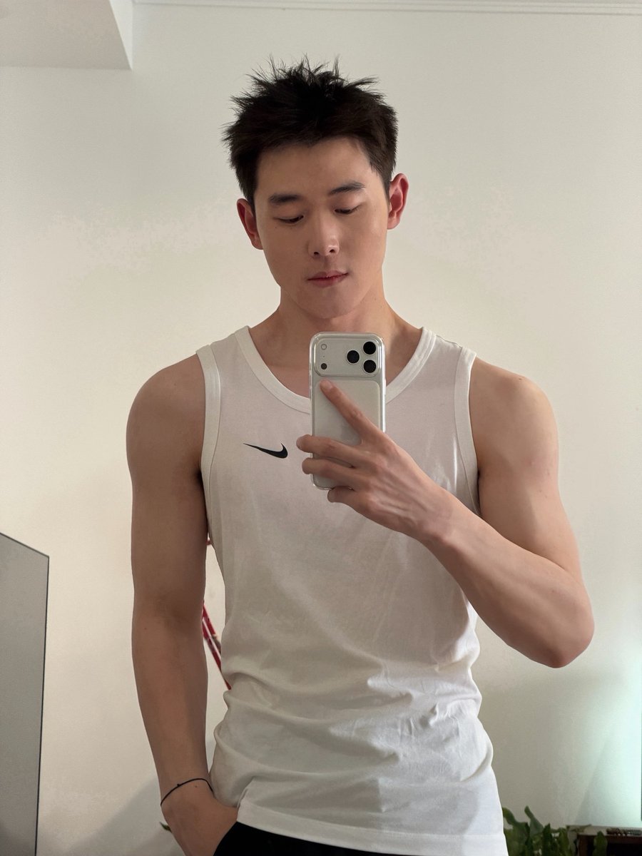 SMan's Man tweet media